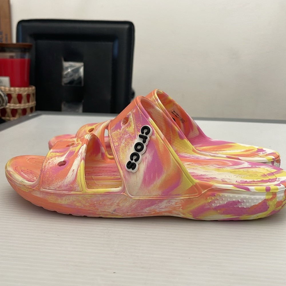 CROCS CLASSIC MARBLE SANDAL WOMENS SIZE 9